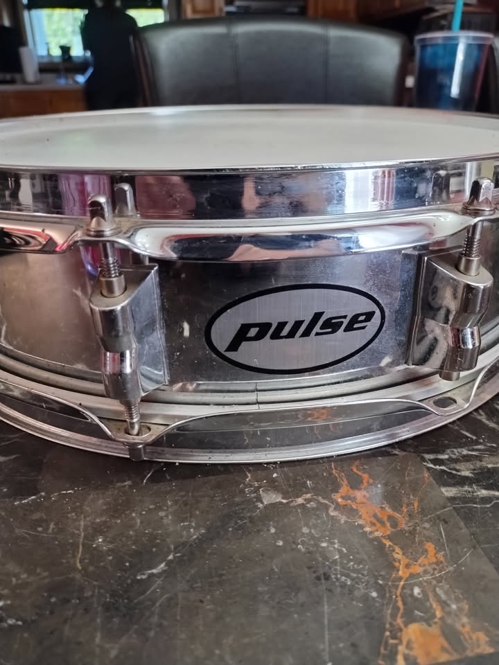 Pulse Snare Drum w/Stand and Key S2