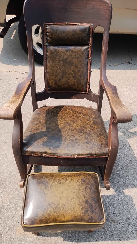 Vintage Rocker w/matching Ottoman
